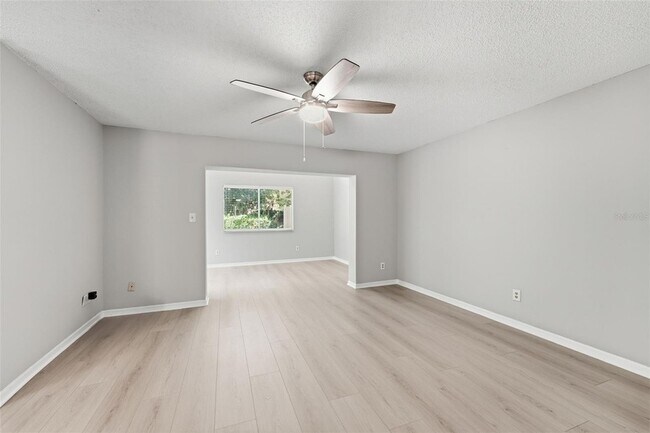 Building Photo - 525 Oak Haven Dr