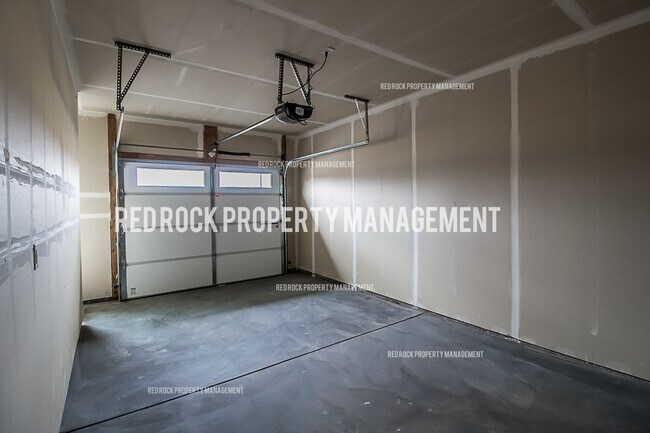 Building Photo - 227 S Woodlawn Rd