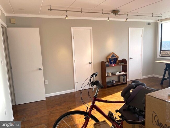 Building Photo - 28 Main St