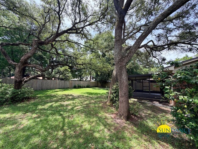 Building Photo - Comfortable 3BR Home in Fort Walton Beach Near Hurlburt Field & Eglin AFB!