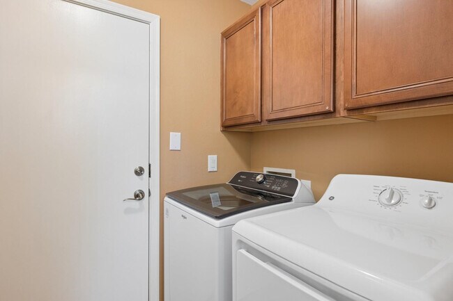 Building Photo - 1319 S Sabino Dr