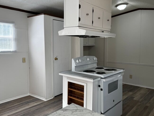 Building Photo - Three Bedroom Single Wide Home in Troutman