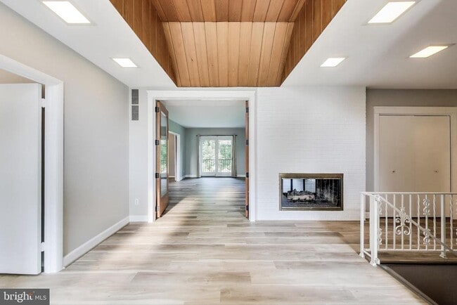 Building Photo - 1426 Carrington Ln