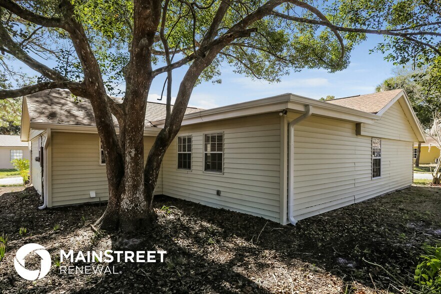 Building Photo - 705 Woodlawn Dr
