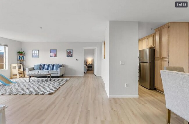 Building Photo - 2 Bedroom 2 Bath Condo in Gated Community ...