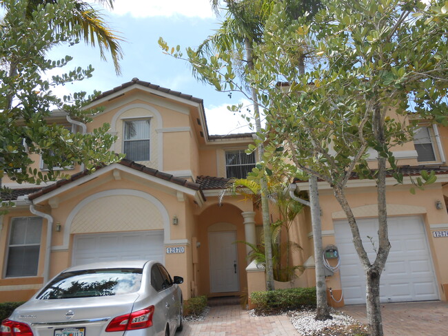 Townhouse - 12470 SW 122nd St