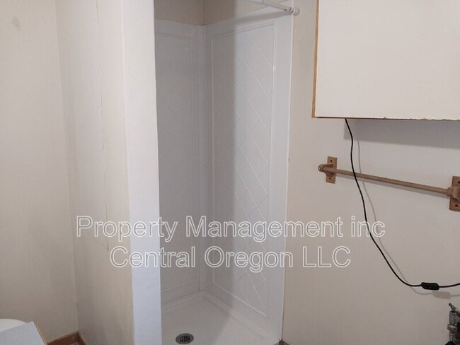 Building Photo - 435 SE 9th St