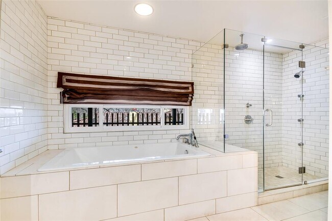 Building Photo - 3404 Rivercrest Dr
