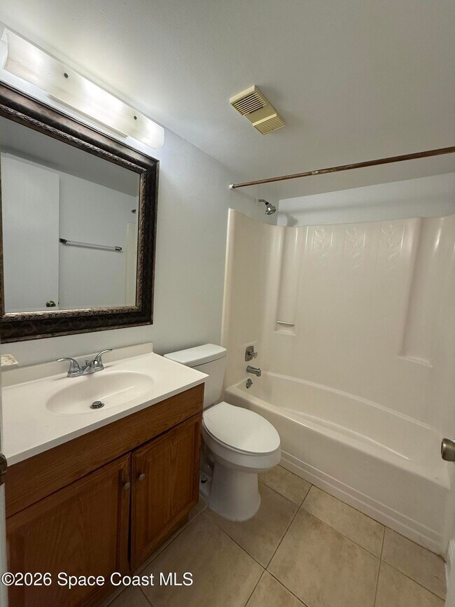 Building Photo - 1554 University Ln