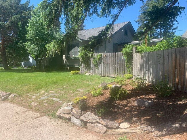 Building Photo - Charming 3 Bed, 2 Bath Craftsman in Missoula’s Coveted University Area