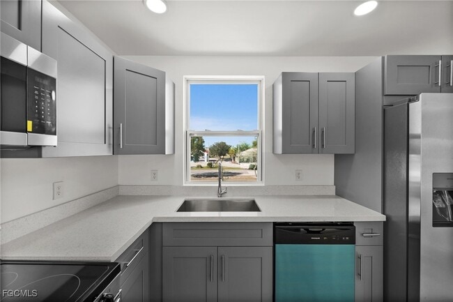 Building Photo - 3815 Chiquita Blvd S