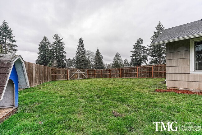 Building Photo - Classic Ranch Style home with 2 Bed 1.5 Bath and Large Backyard!