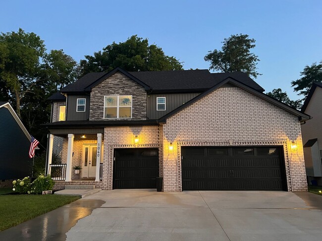 Building Photo - 1040 Harrison Way