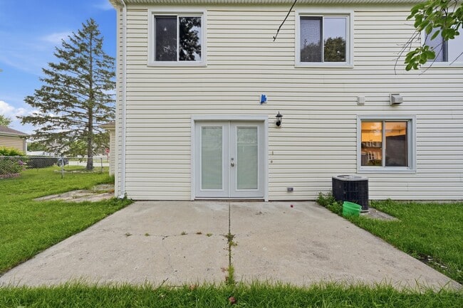 Building Photo - 5039 Chambers Dr