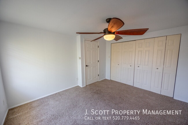 Building Photo - 723 W Cactus Wren Dr