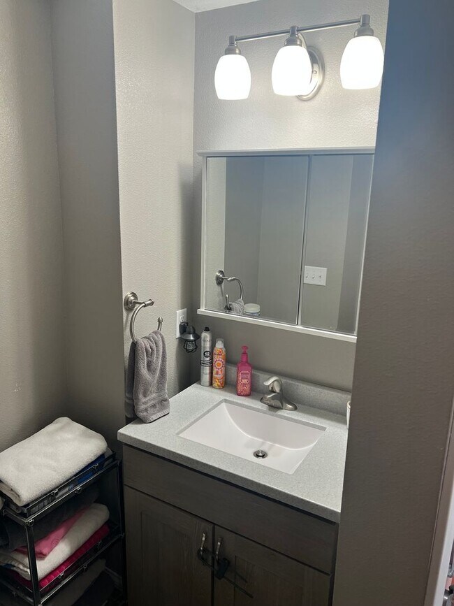 Building Photo - 205 8th Ave NW