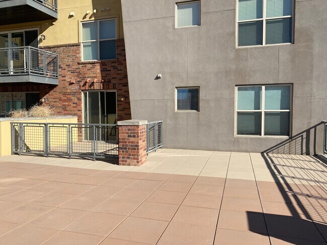 Building Photo - 9019 E Panorama Cir