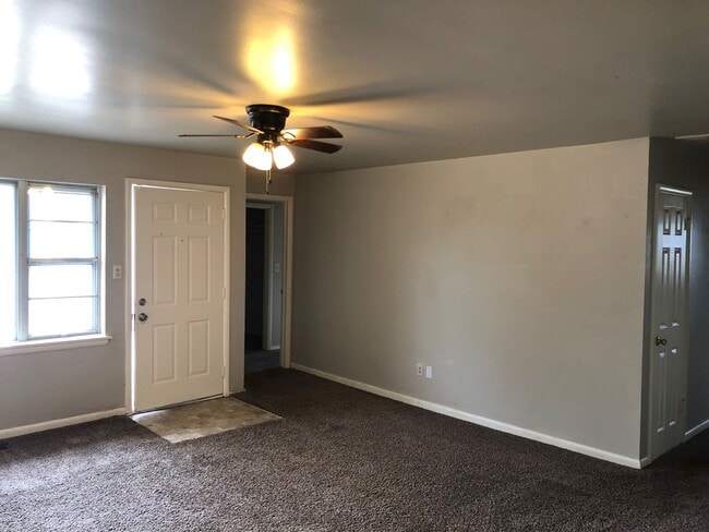 Building Photo - 3 bedroom 2 bath HOME in Farmington / FARM SCHOOL DIST