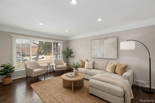 Building Photo - 3221 Shenandoah Dr