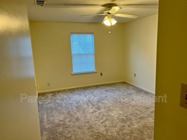 Building Photo - 128 Fox Chase Rd