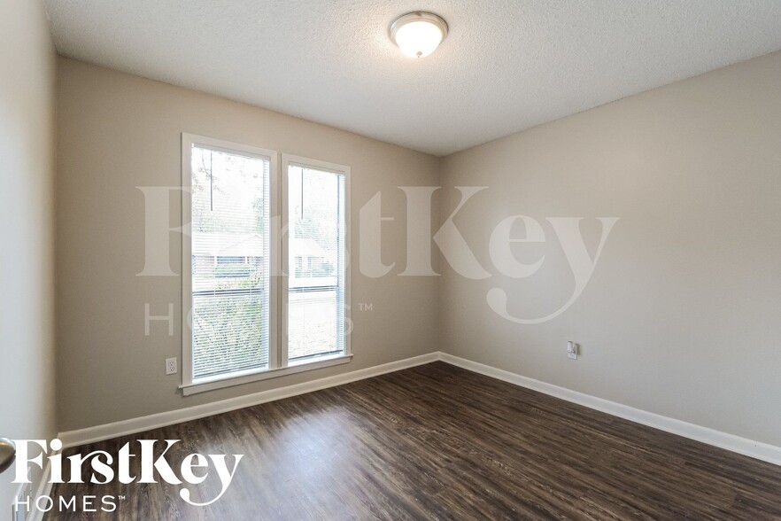 Building Photo - 6030 Elk Grove Rd