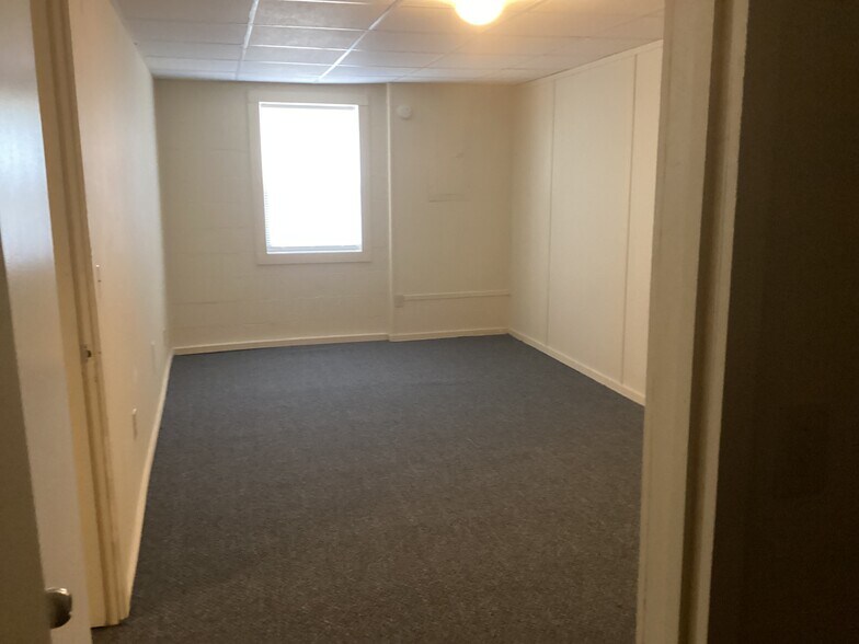 Building Photo - 113 Bowker St