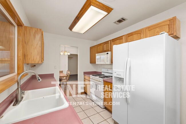 Building Photo - Pet Friendly 3-Bedroom Home with Covered P...