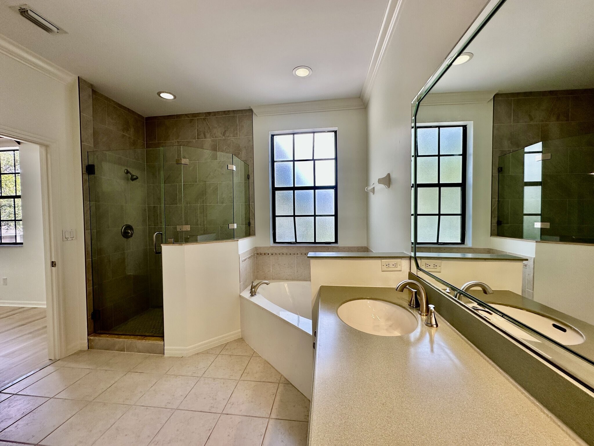 Building Photo - 15031 Summit Pl Cir