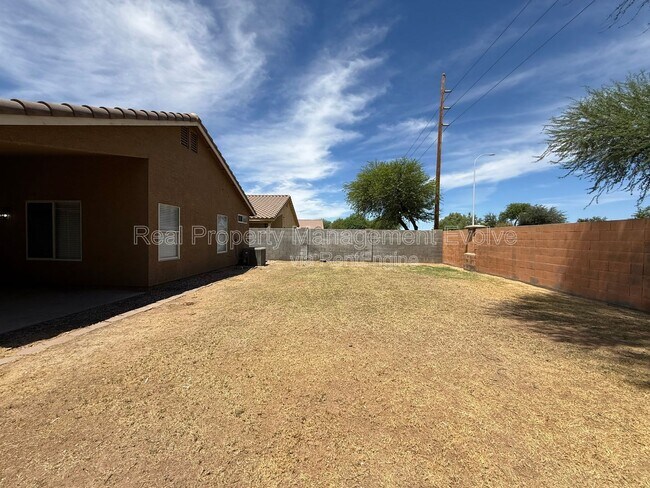 Building Photo - 2340 E Derringer Way