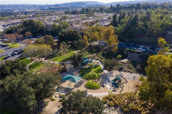 Building Photo - 17 Aurora