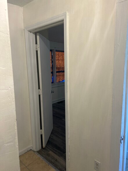 Building Photo - 1156 Wilson St