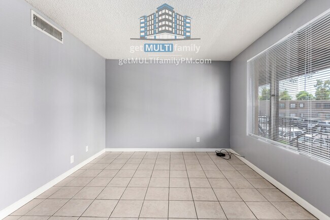Building Photo - 2413 W Hazelwood St