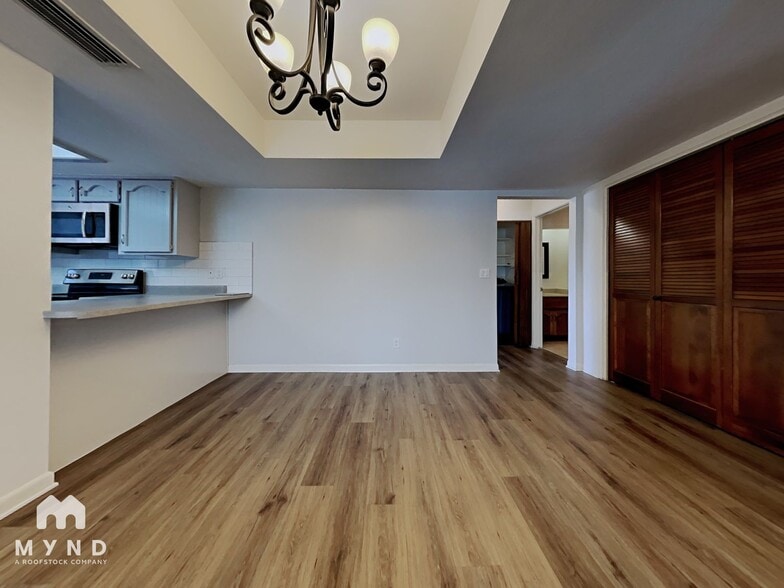 Building Photo - 1550 N Stapley Dr