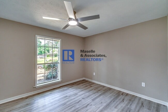 Building Photo - 4 Bed/2 Bath Home in Crossgates in Brandon