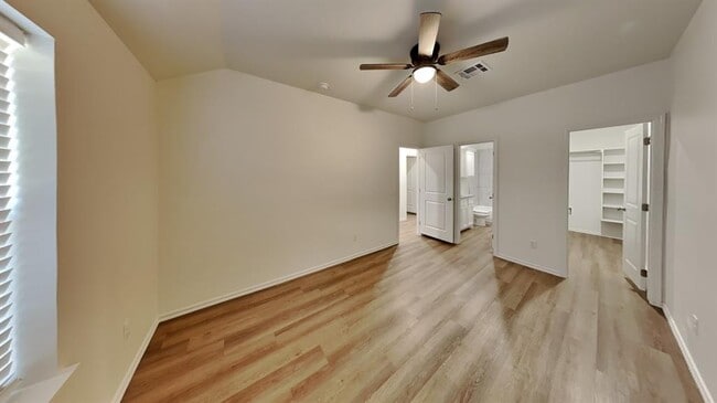 Building Photo - 11513 University Dr