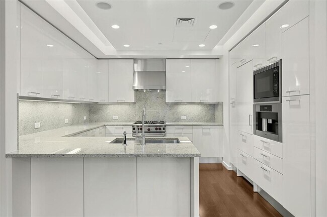 Building Photo - 200 N Congress Ave