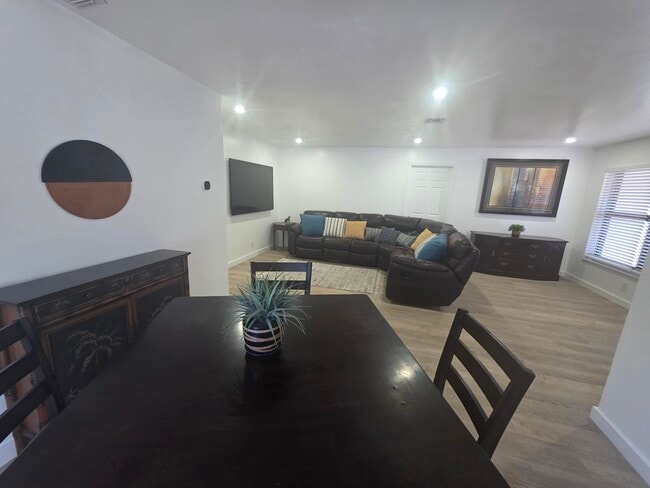 Building Photo - 320 Sterling Ave