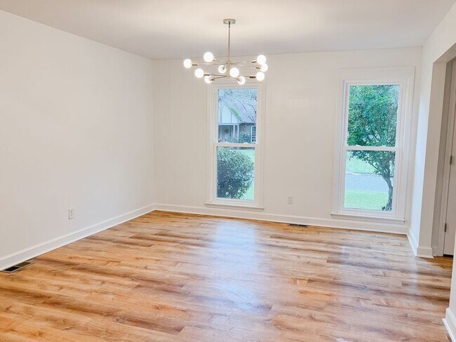 Building Photo - 104 Stratford Dr