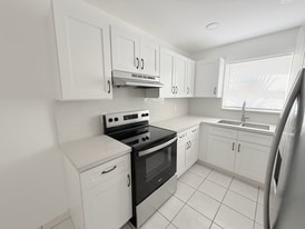 Building Photo - 2647 SW 28th Ct