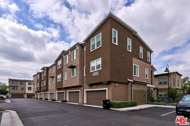 Building Photo - 11737 Florence Ave