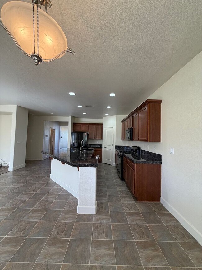 Building Photo - Spacious 4 Bedroom, 2.5 Bath in North Valleys