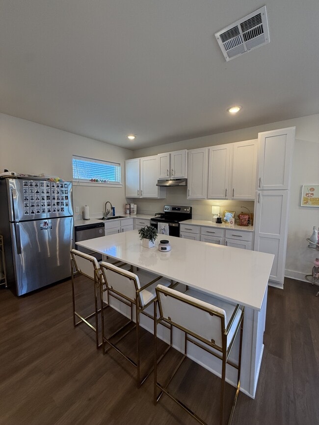 Building Photo - 619 Whitham Ave