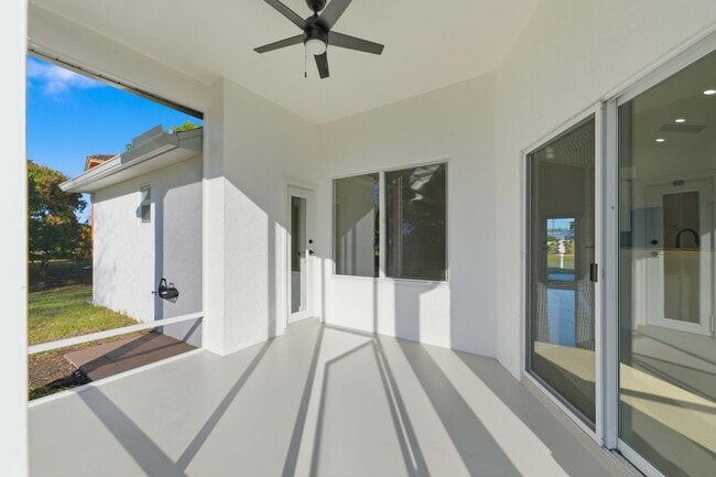 Building Photo - 3031 SE Galt Cir