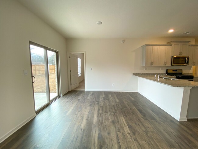 Building Photo - 3 bed 2 bath new construction in 2023 in M...