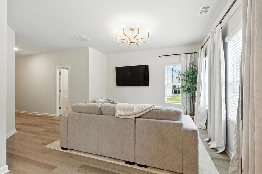 Primary Photo - 611 W Vincent Dr