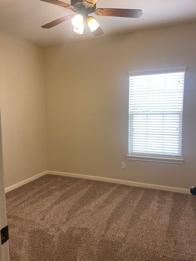 Building Photo - Duplex in South Lubbock