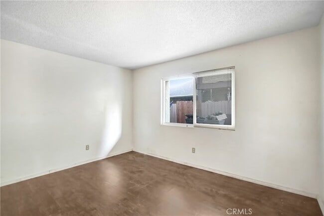 Building Photo - 805 Quail Dr