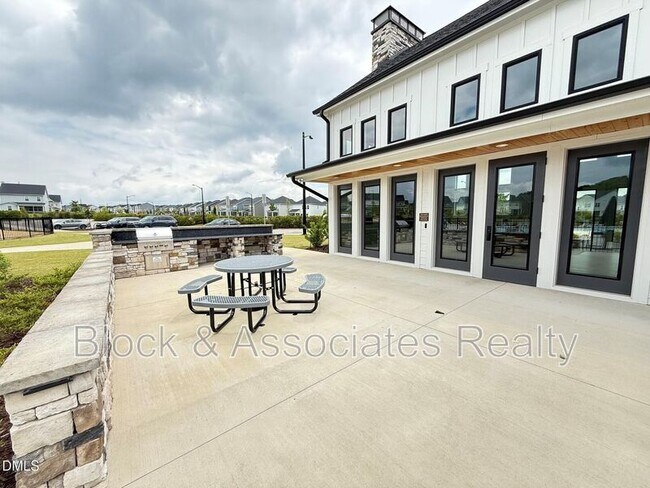 Building Photo - 304 Marmalade Sky Ln