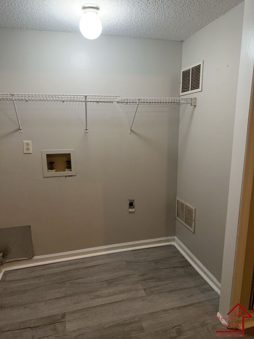 Building Photo - 181 East Ave