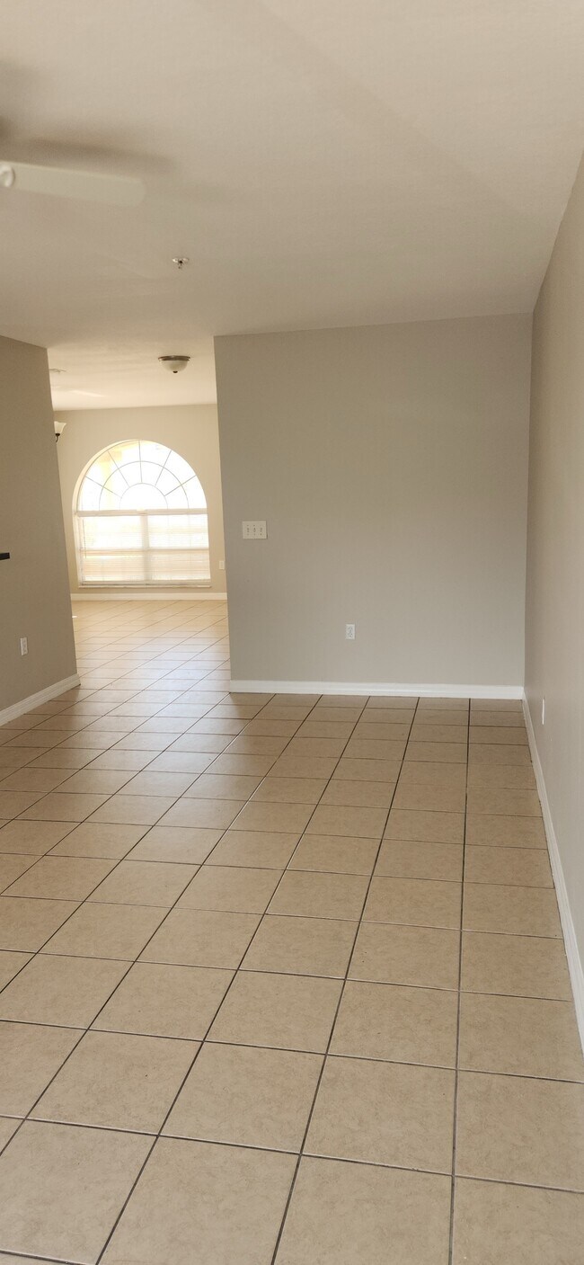 Building Photo - 963 E Main St